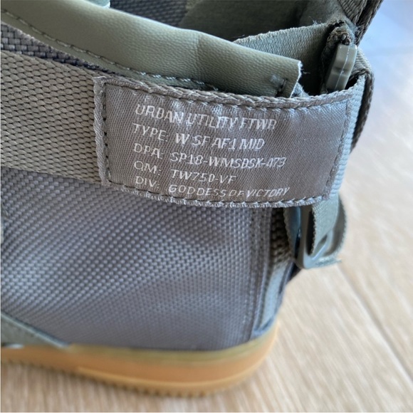 Nike Womens 2018 SF Air force 1 Mid ‘dark stucco’ sneakers!! Size US 7.5!! - Picture 6 of 11